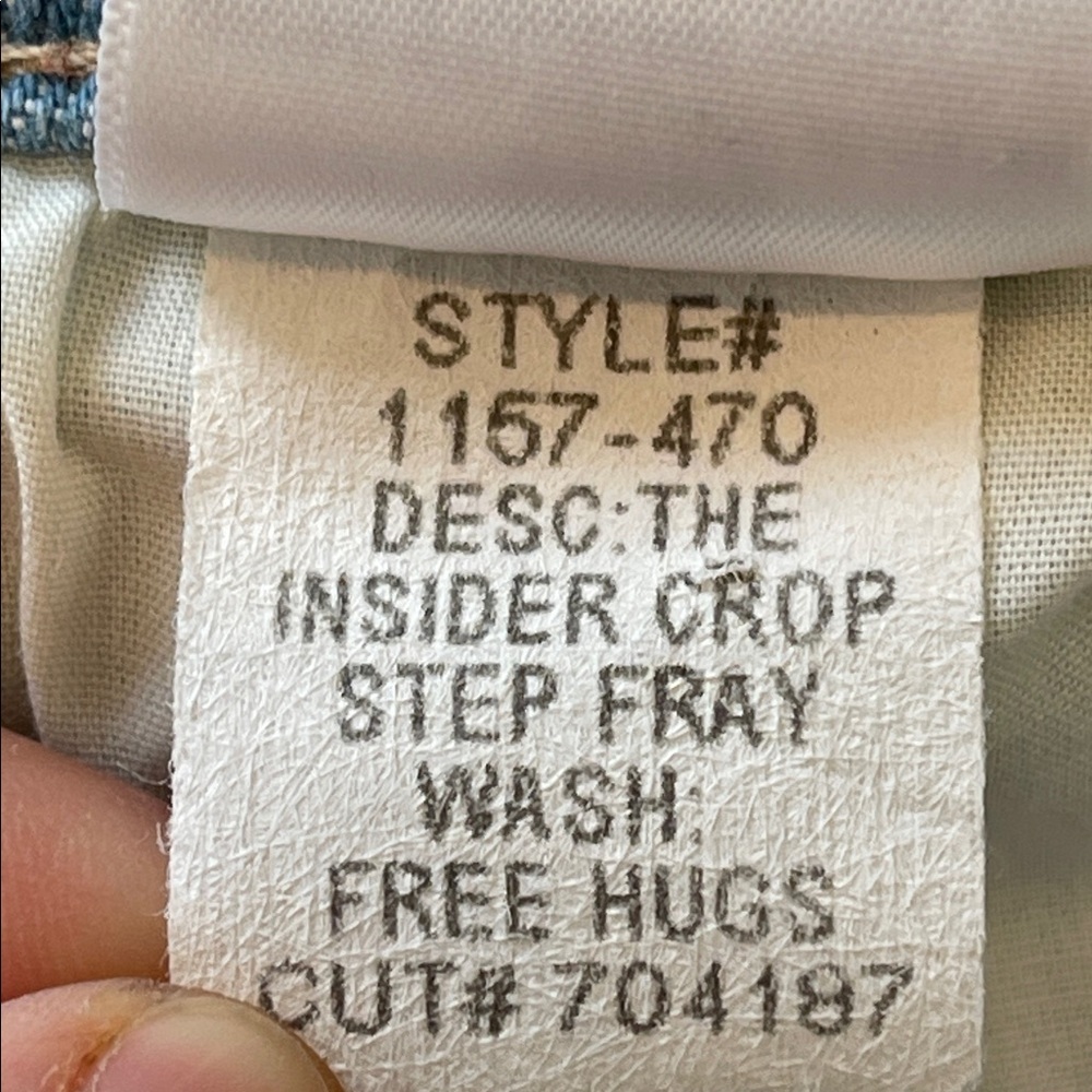 MOTHER The Inside Crop Step Fray Jeans – Free Hugs Wash Distressed Denim Size 32 - Picture 6 of 8